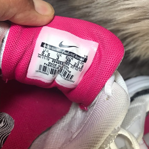 NiKE Women’s Sneakers - Picture 7 of 7